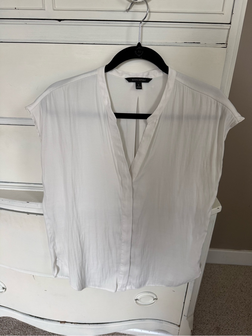 Banana Republic Ivory Split-Neck Cap Sleeve Blouse